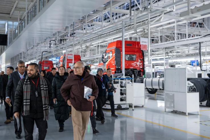 駐華使節吉林行：點贊“冷資源”裏的熱活力！     白山松水裹銀裝，創新發展騰熱浪。     