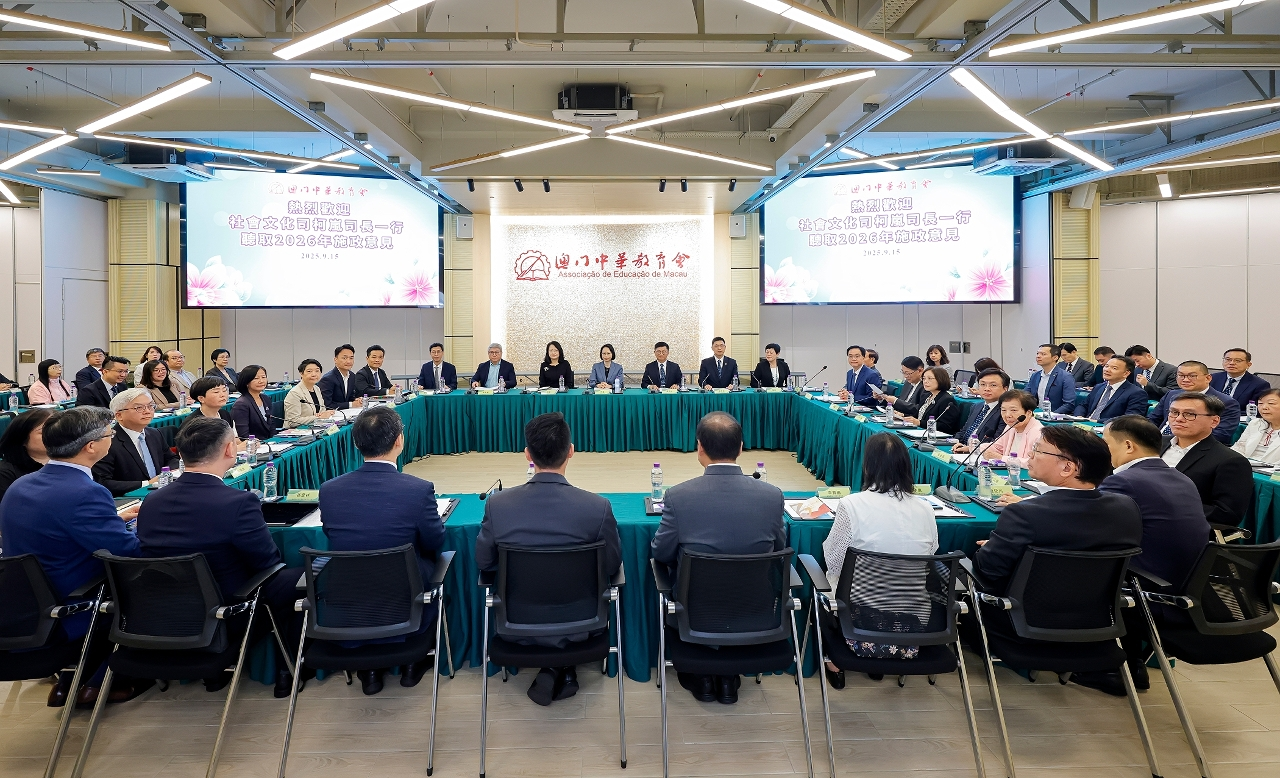 柯嵐率社文團隊     聽取多個社團意見