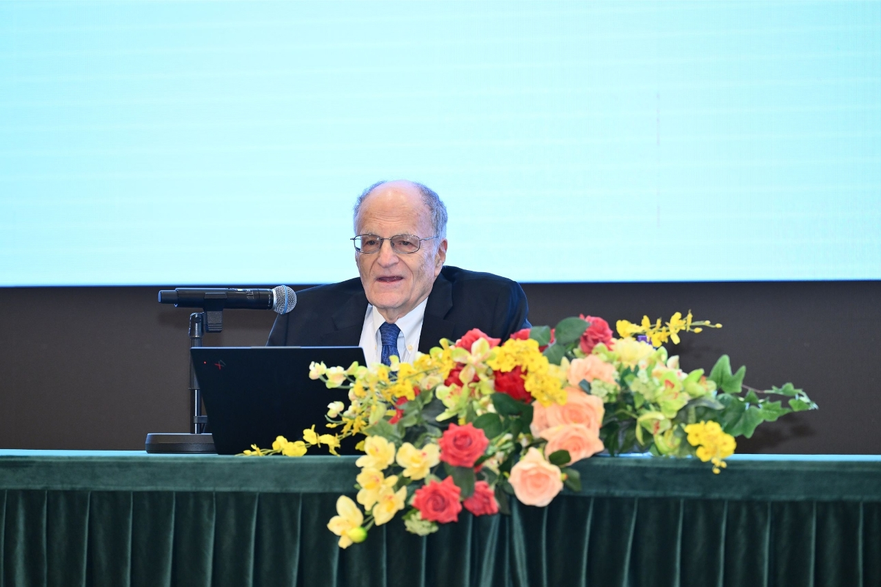 澳大榮譽工商管理博士     談美國家庭再分配與保障