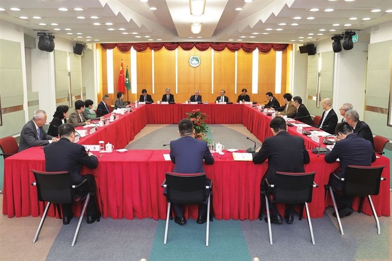 行政長官岑浩輝就制定明年施政方針  聽取各界人士意見