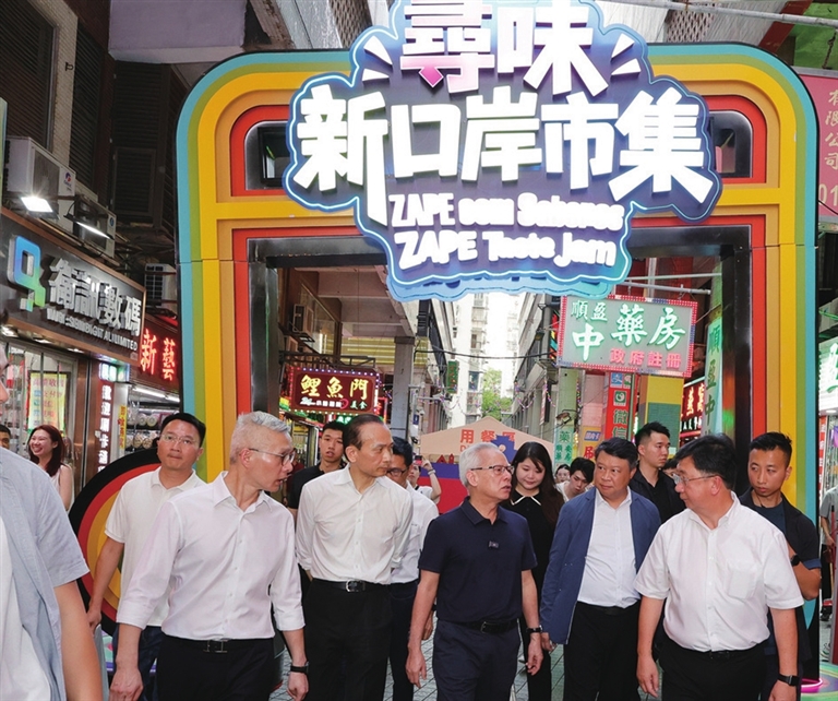 岑浩輝走訪“尋味新口岸市集” 視察周邊道路設施規劃
