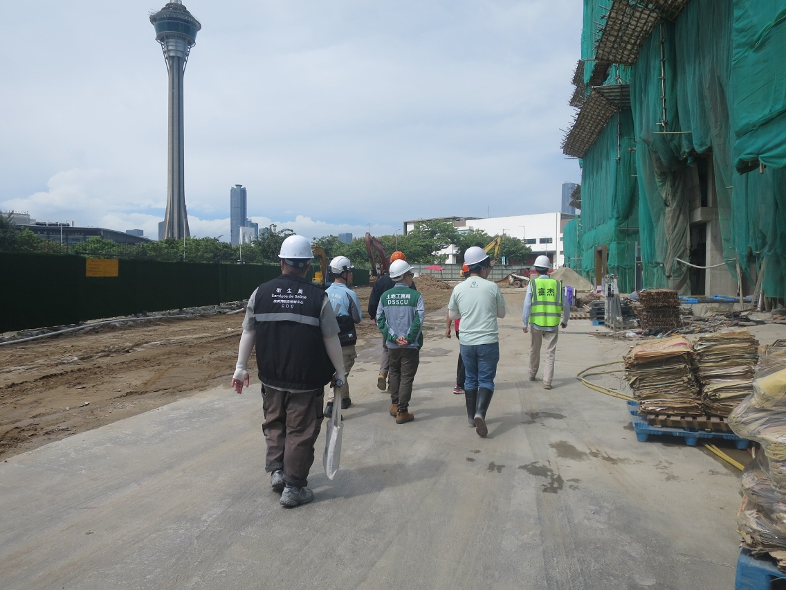 與業界攜手應對“雙熱”傳播風險     地盤聯合防控小組持續巡查建築工地