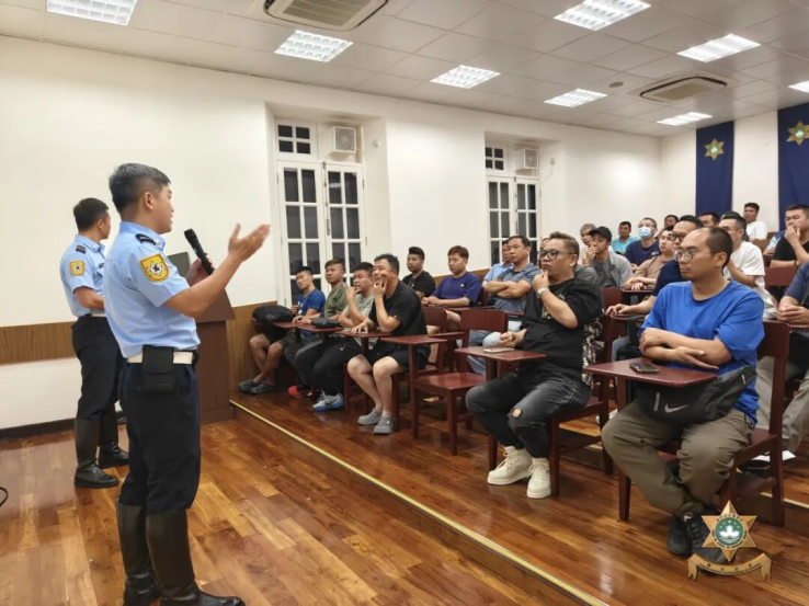 治安警察局為澳門清潔專營有限公司     舉辦交通安全講座 