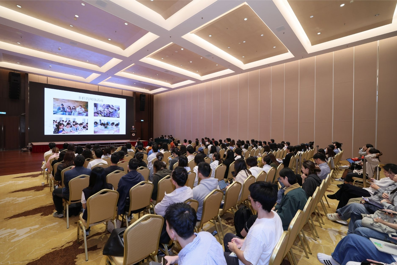 澳大特聘教授     談網路成癮如何影響心理健康 